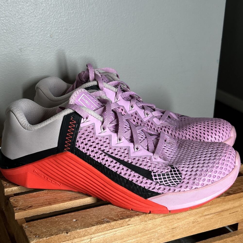 Nike Women's Light Purple and Coral Training Sneakers